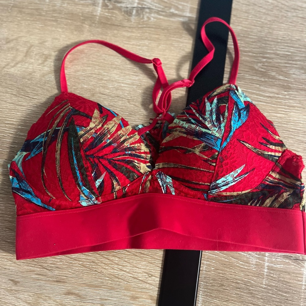 Victoria’s Secret Pink lightly lined push up bralette